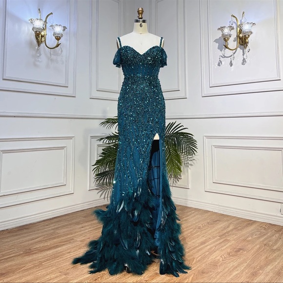 BRAND NEW EMERALD GREEN FEATHER GOWN🔥😍 - Picture 8 of 8